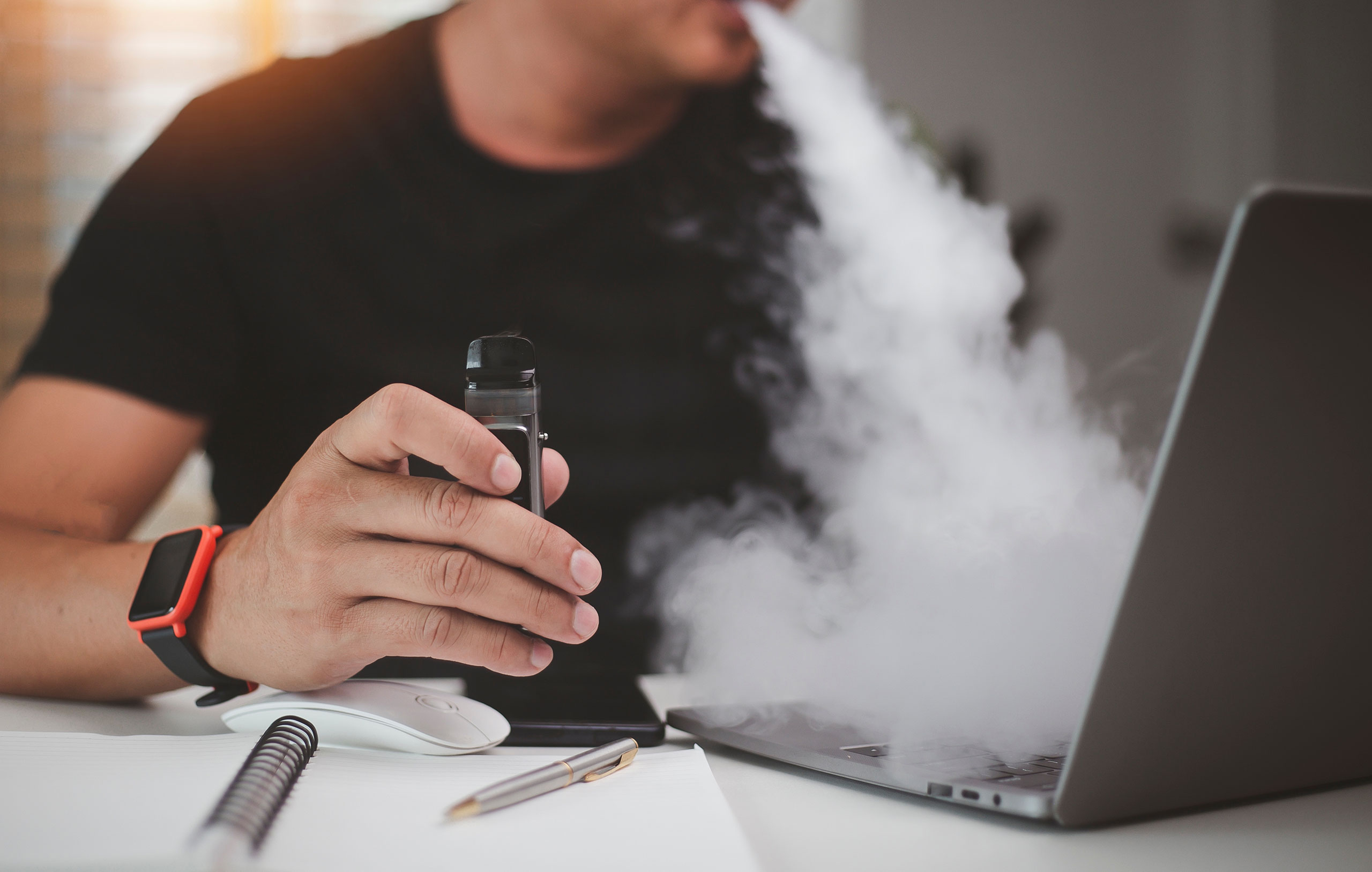 Efectos del cigarrillo electrónico en dientes y encías