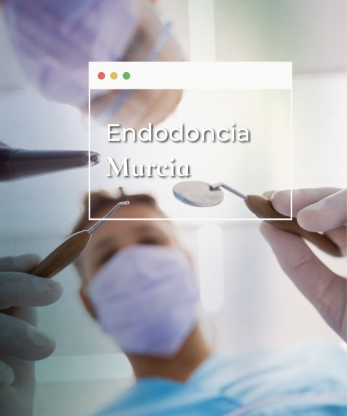 dentistas-con-herramientas-dentales-min-scaled